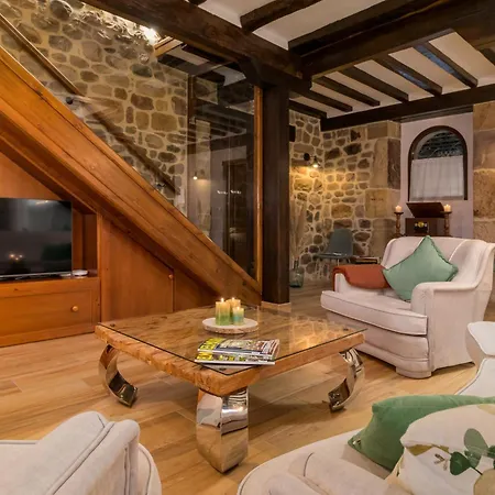 La Casona De *